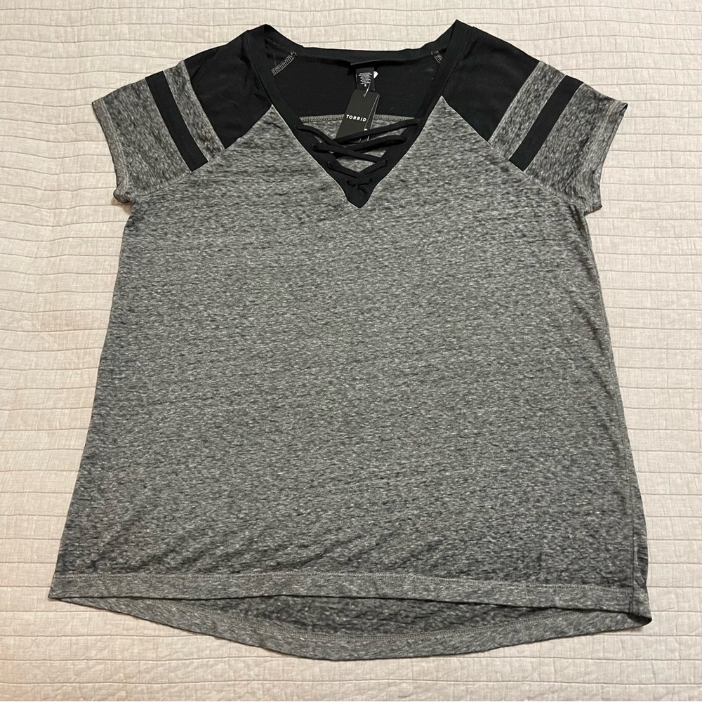 TORRID Grey & Black Lace-Up Football Sport Burnout Tee V-neck Size 0 Large - Picture 1 of 6